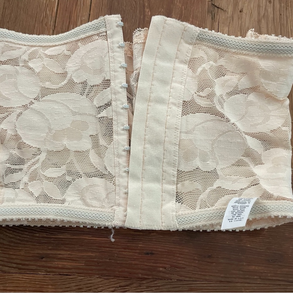 Olga Lace Longline Strapless Bra in Light Nude